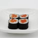 15. Laks m. Hvidløg Hosomaki